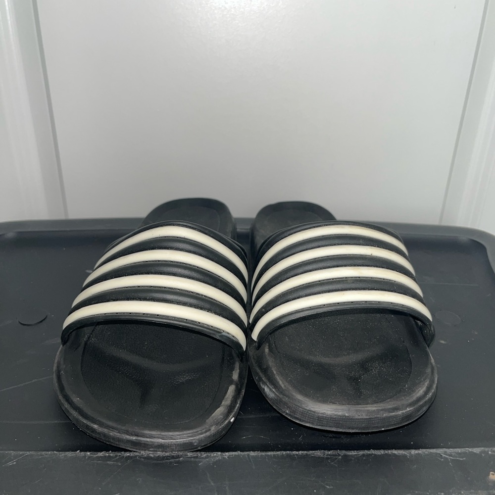 Men’s Black and White Slide Sandals Size: 10